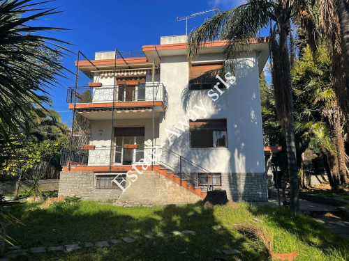 Villa in vendita a Bordighera