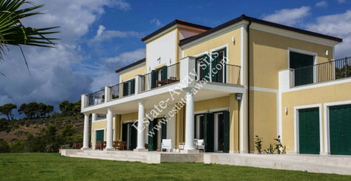 Villa in vendita a Cipressa