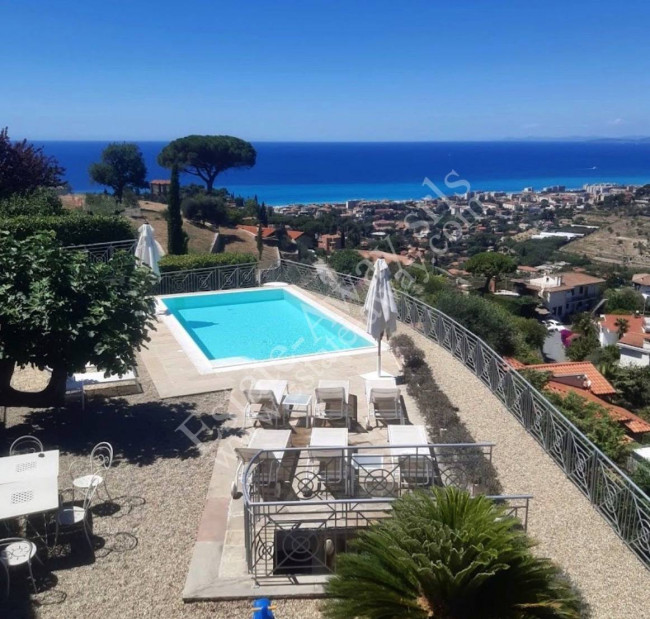 Villa in vendita a Bordighera
