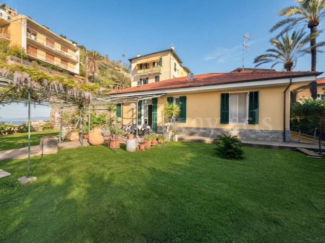 Вилла на продажа в Bordighera