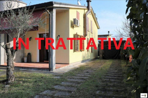 Villa bifamiliare in Vendita a Conselice