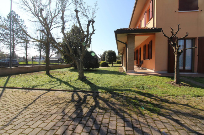 Villa bifamiliare in vendita a Conselice