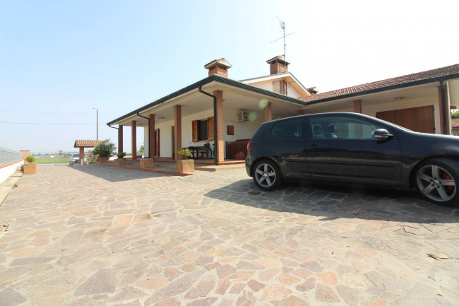 Villa in vendita a Argenta