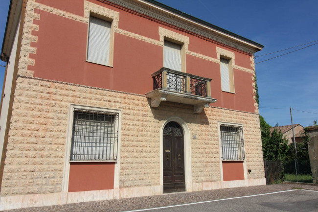 Villa in vendita a Conselice