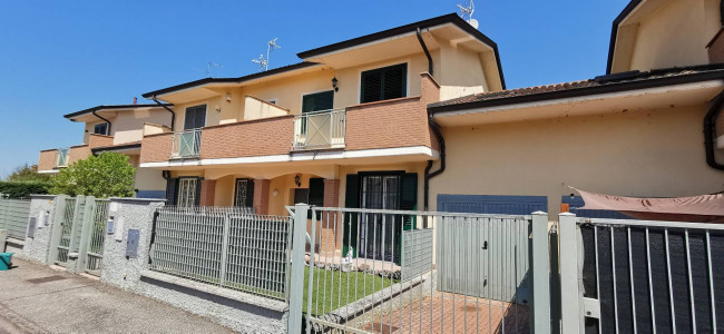 Villette a schiera in vendita a Borgo San Giovanni