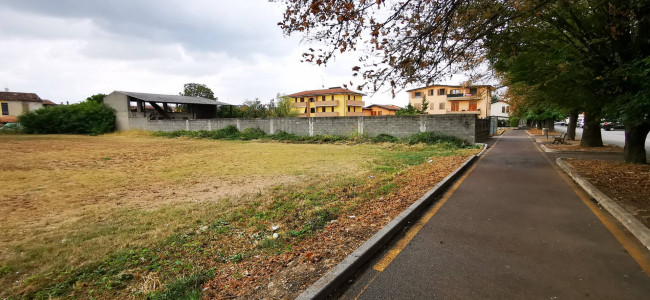 Terreno edificabile in vendita a Crespiatica