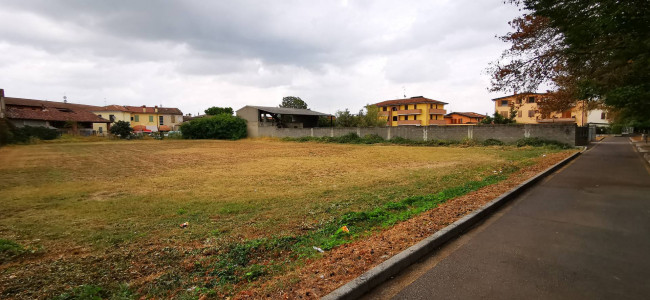 Terreno edificabile in vendita a Crespiatica