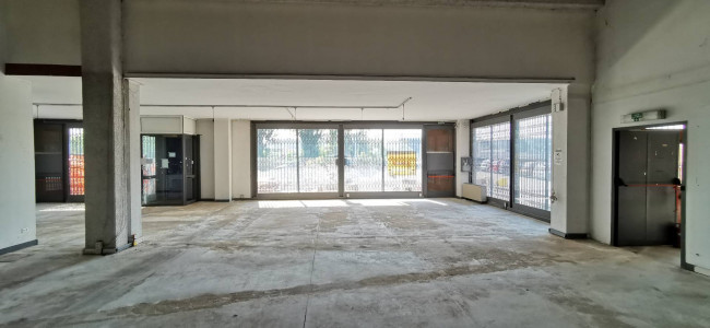 Locale commerciale in vendita a Pantigliate
