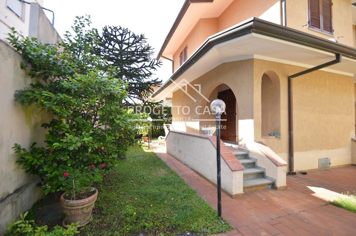 Villa Unifamiliare - Indipendente PIETRASANTA vendita  Marina di Pietrasanta  Progetto Casa Versilia