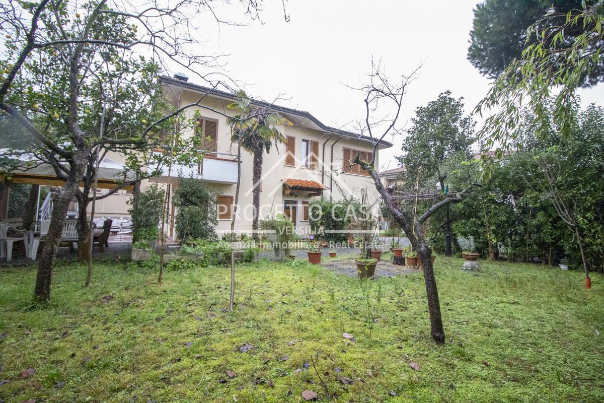 Casa indipendente in vendita a Torre Del Lago Puccini, Viareggio (LU)