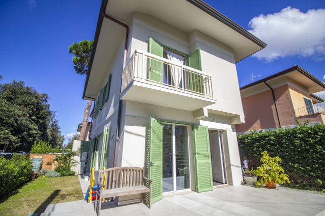 Casa indipendente in vendita a Marina Di Pietrasanta, Pietrasanta (LU)