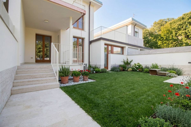 Casa / Villa in Vendita a Camaiore