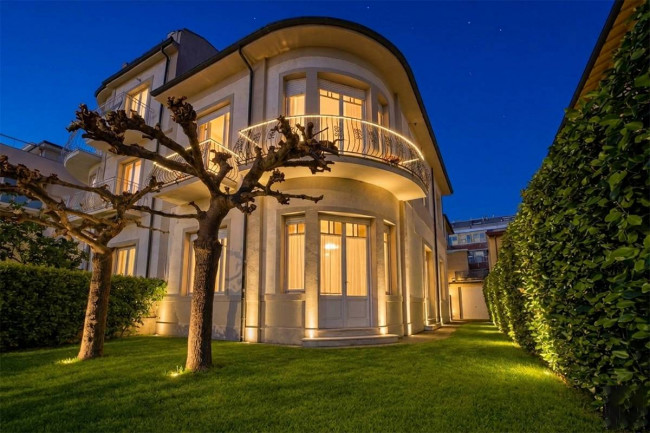 Casa / Villa in Vendita a Camaiore