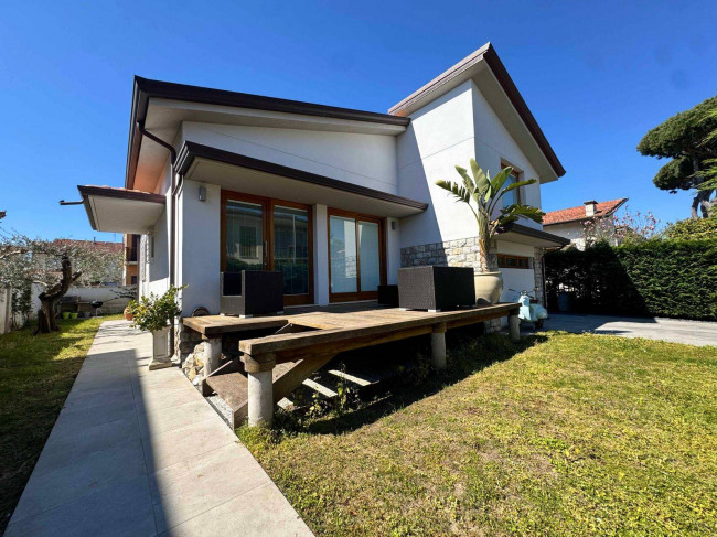Casa / Villa in Vendita a Camaiore