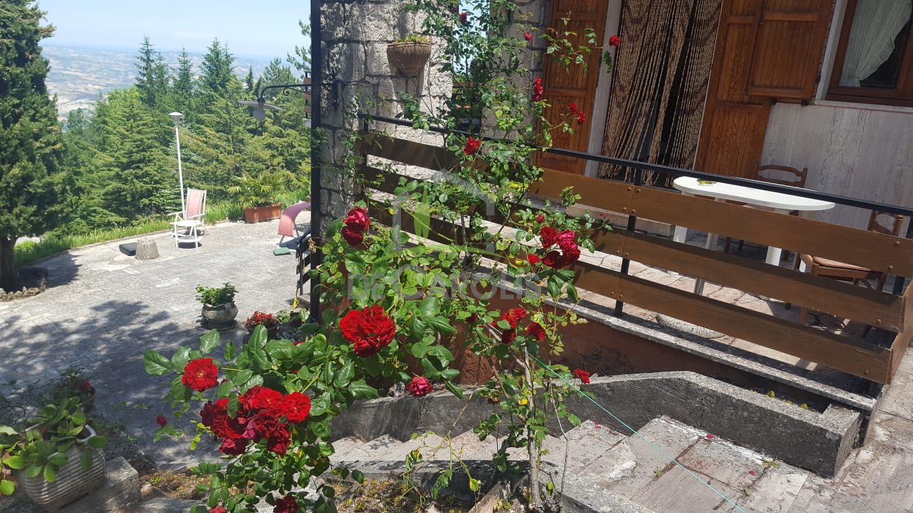 Villa ASCOLI PICENO vendita  Colle San Marco  De Carolis Immobiliare