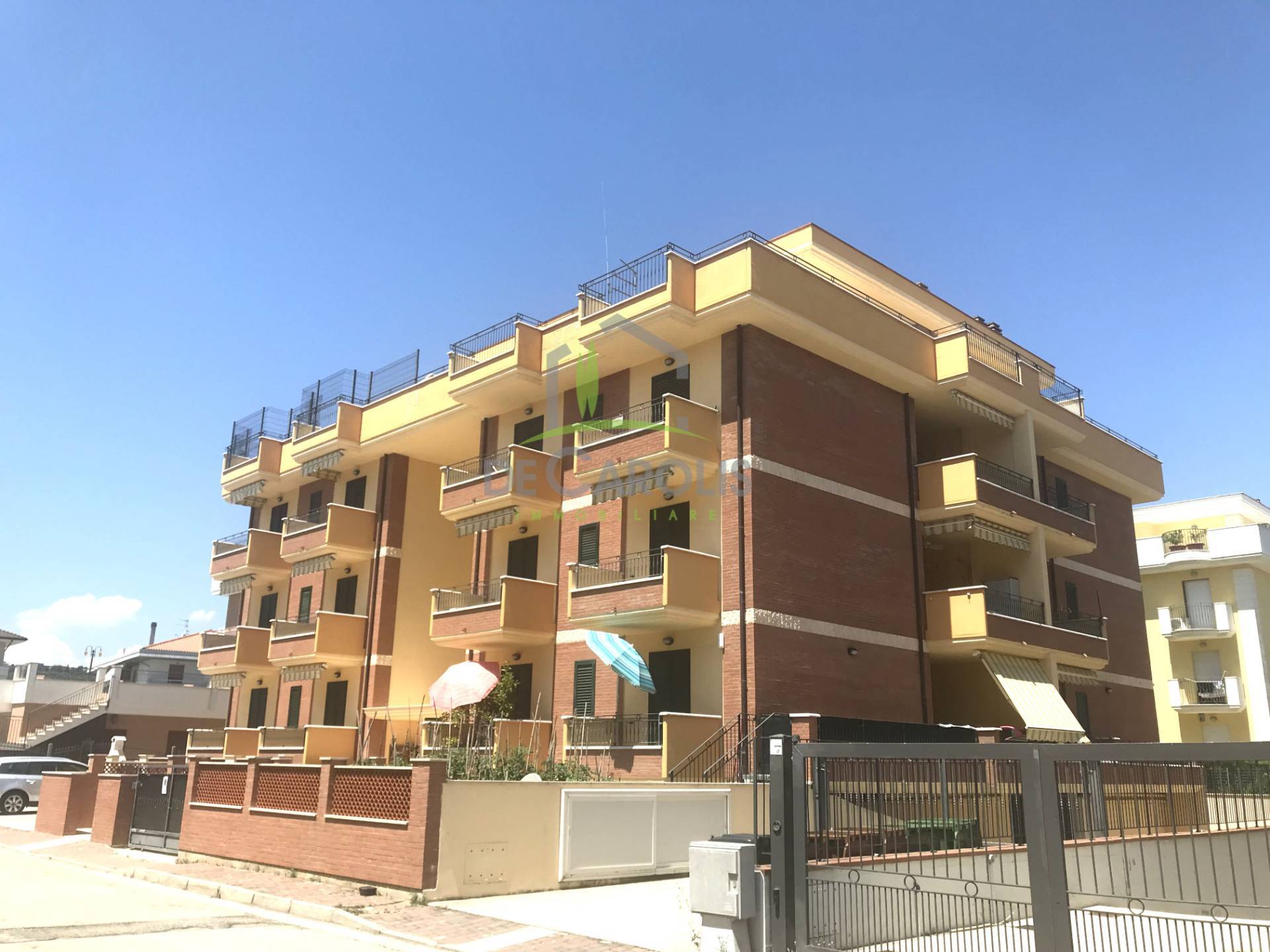 Appartamento MARTINSICURO vendita  Villa Rosa  De Carolis Immobiliare