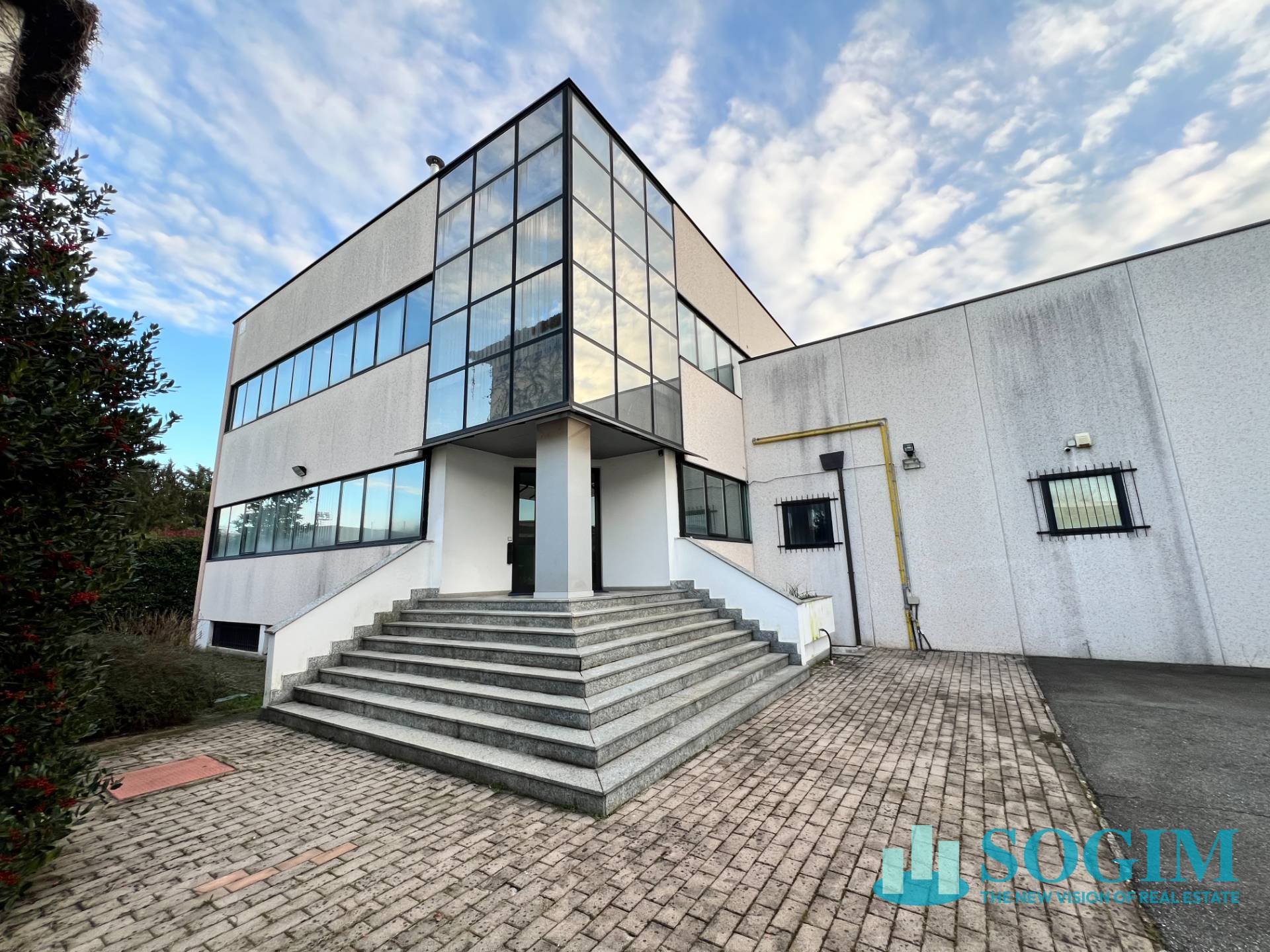 Capannone + Palazzina Uffici in Vendita