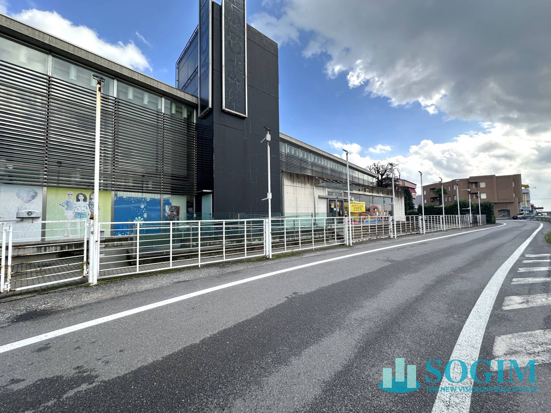 Immobile commerciale in Affitto