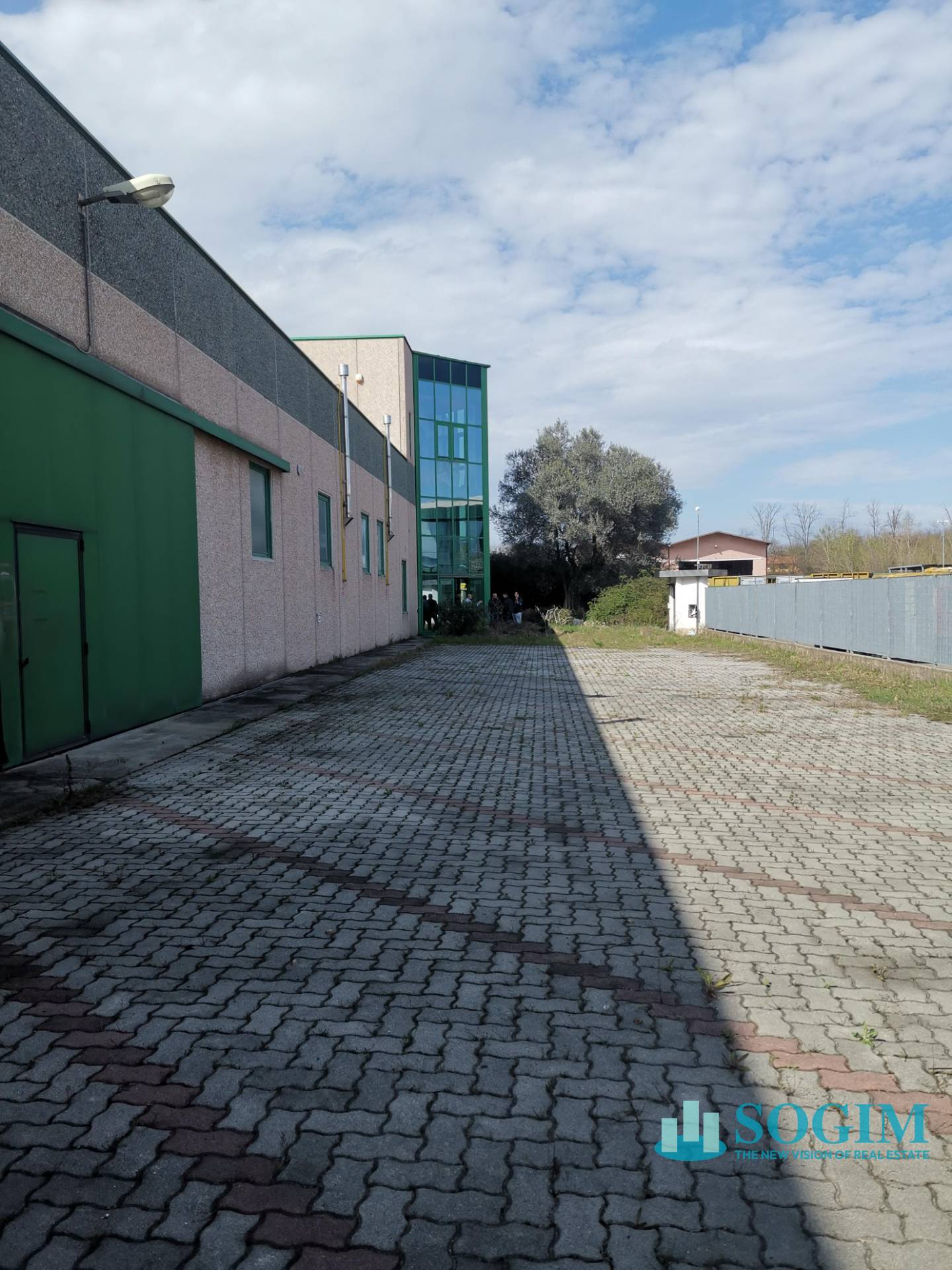 Capannone in Affitto