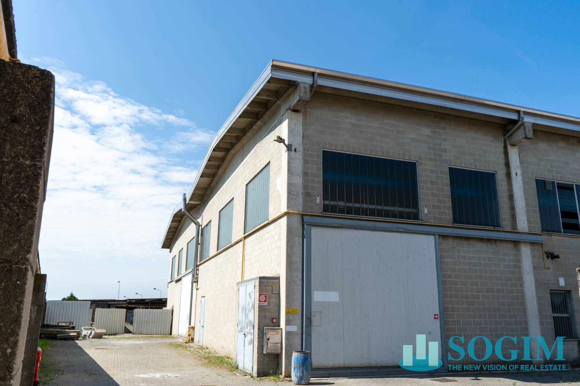 Capannone in Affitto