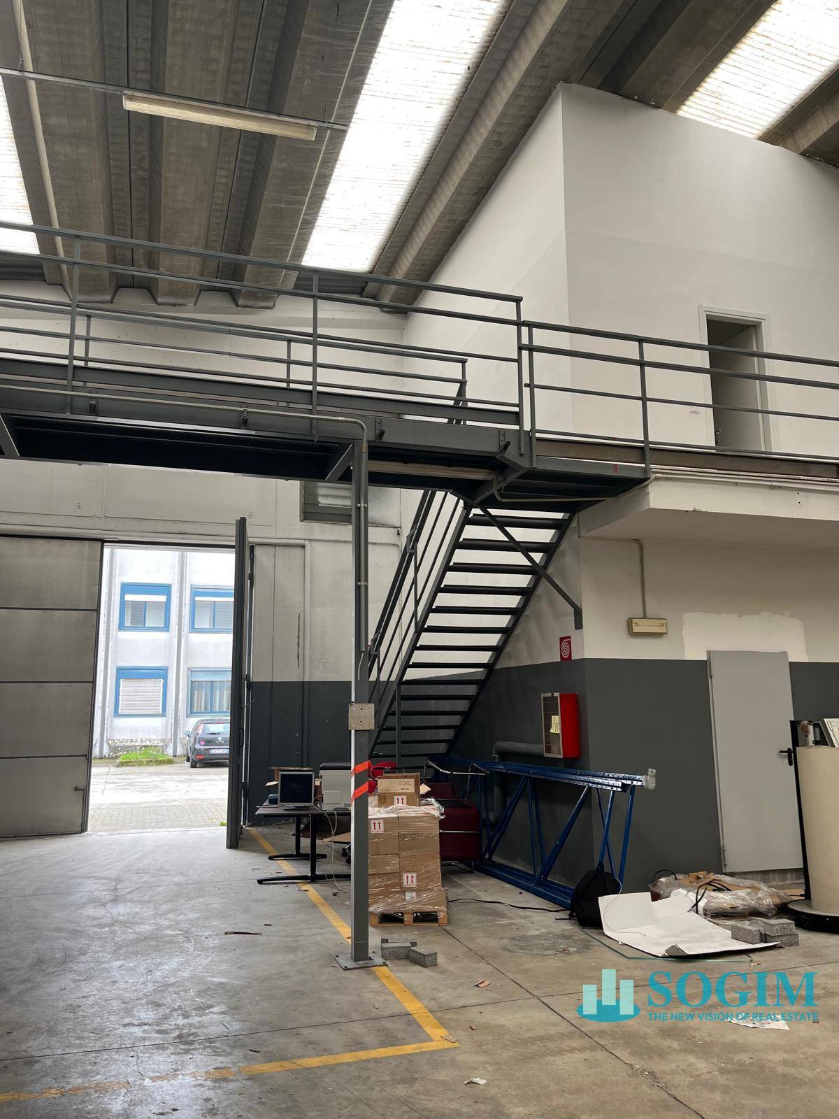 Capannone in Affitto