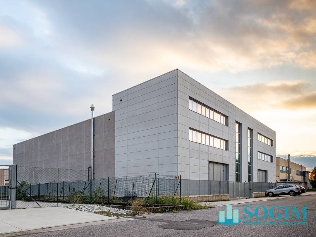 Capannone + Palazzina Uffici in Vendita