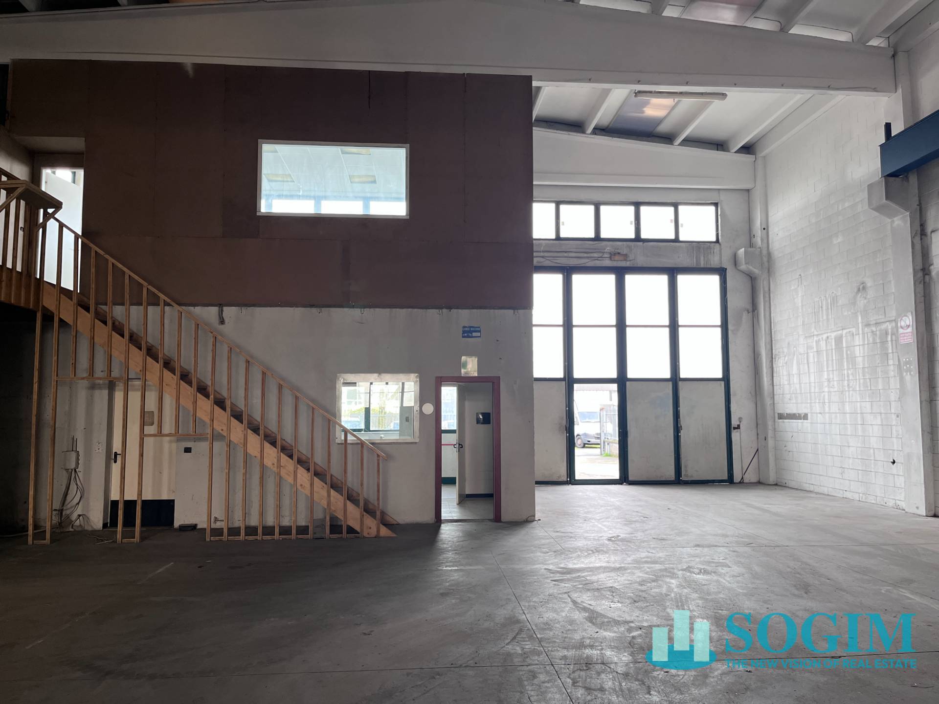 Capannone in Affitto