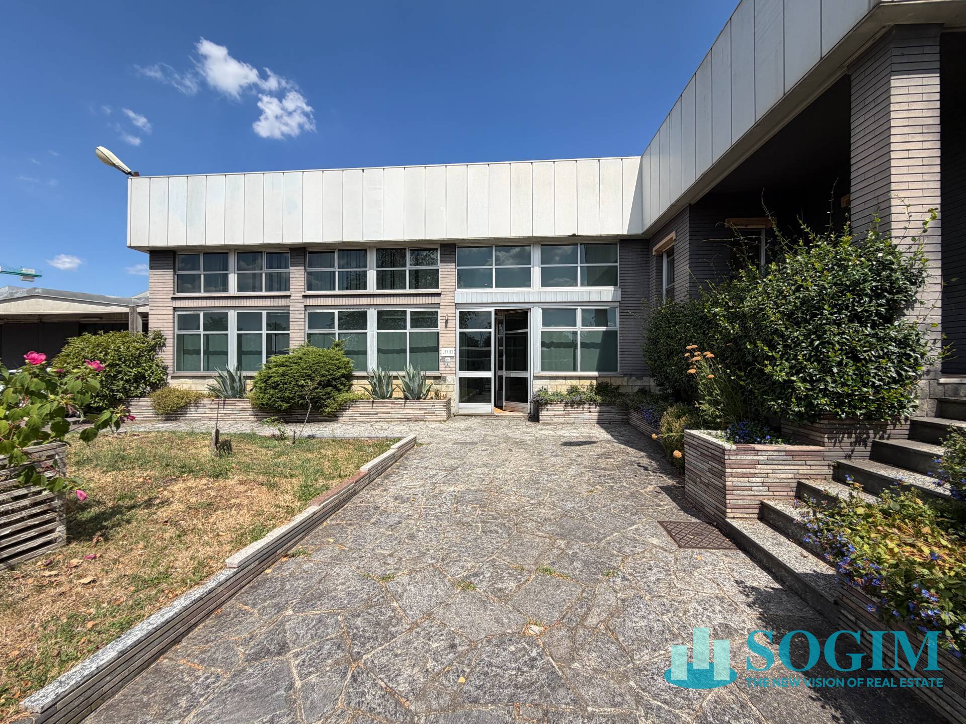 Capannone + Palazzina Uffici in Vendita