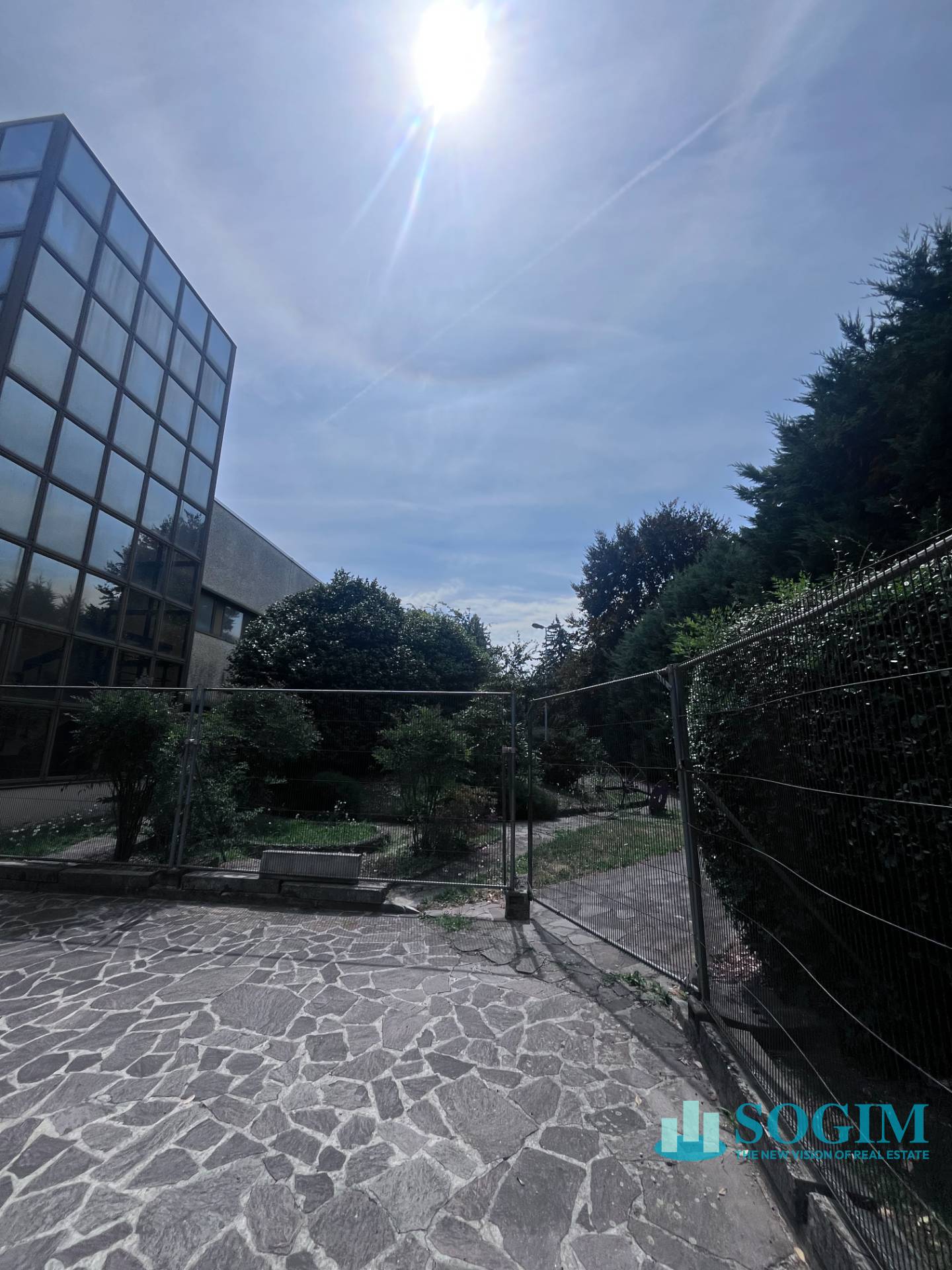Capannone + Palazzina Uffici in Vendita