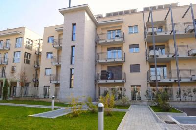 Immobile commerciale in Vendita a Carugo