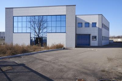 Capannone in Vendita a Monza