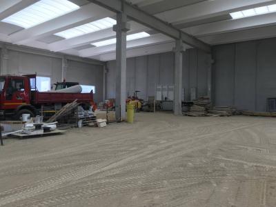 Capannone in Vendita a Carugo