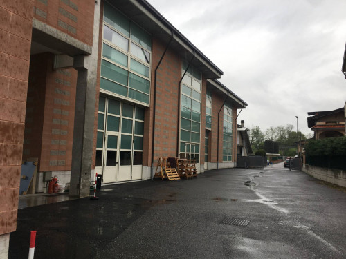 Capannone in Affitto a Meda