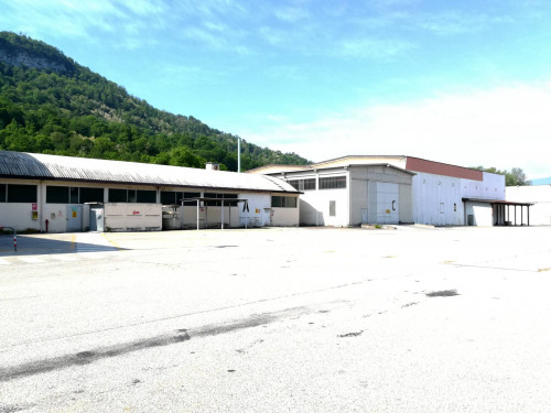 Capannone in Vendita a Cittiglio