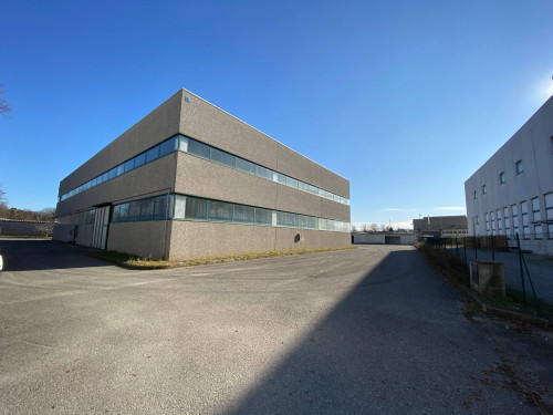 Capannone in Vendita a Figino Serenza