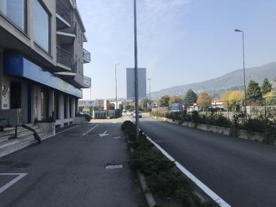 Immobile commerciale in Affitto a Erba