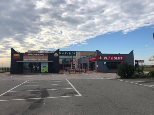 Immobile commerciale in Vendita a Trecate