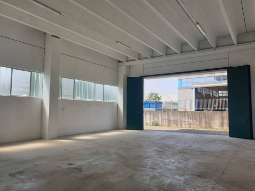 Capannone in Vendita a Trezzano Rosa