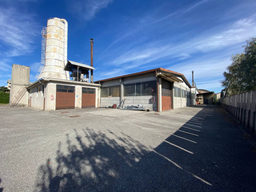 Capannone in Vendita a Cantù