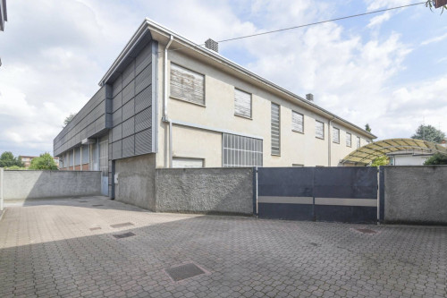 Capannone in Vendita a Cantù