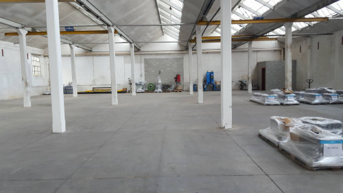 Capannone in Vendita a Besana in Brianza