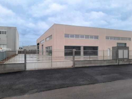 Capannone in Vendita a Origgio