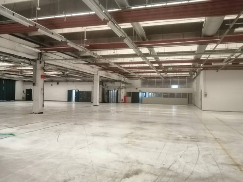 Capannone in Vendita a Cornate d'Adda