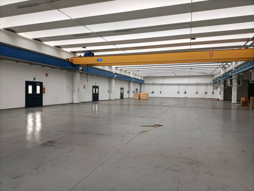 Capannone in Affitto a Carate Brianza