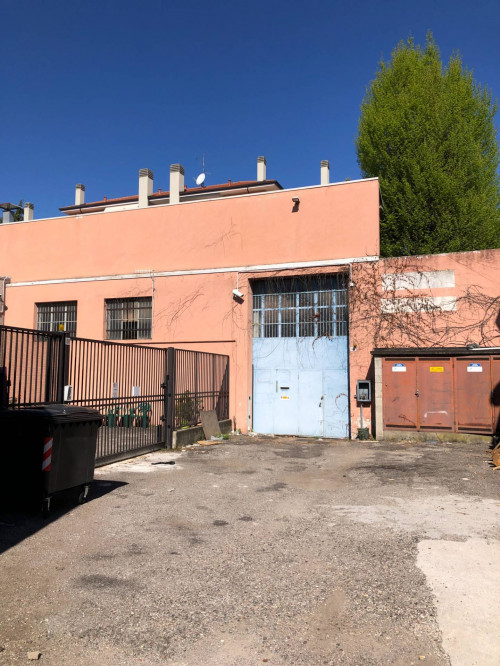 Capannone in Vendita a Legnano