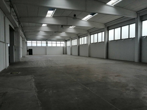 Capannone in Vendita a Robecchetto con Induno