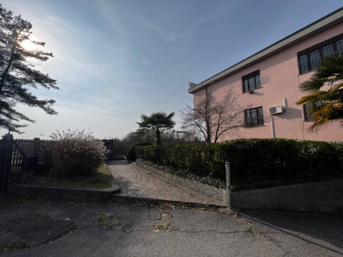 Ufficio in Affitto a Vertemate con Minoprio