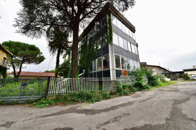 Stabile in Vendita a Albiate