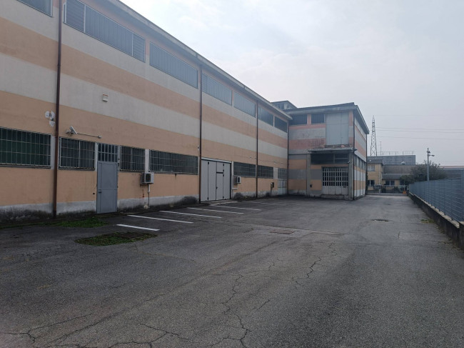 Capannone in Affitto a Olgiate Comasco