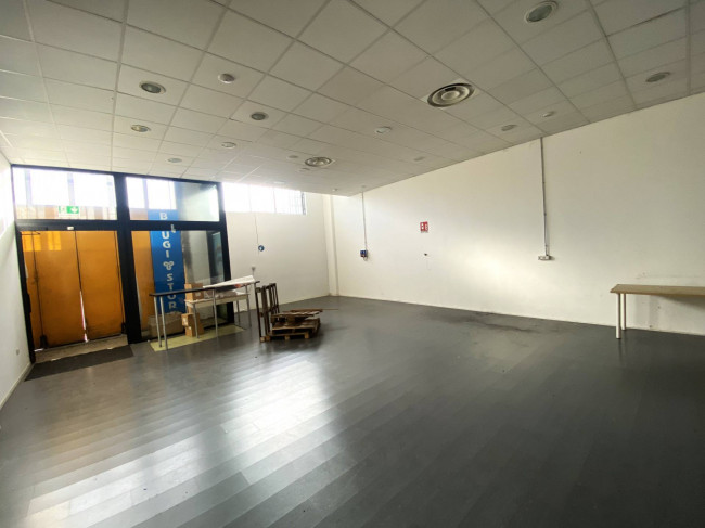 Immobile commerciale in Vendita a Vimercate